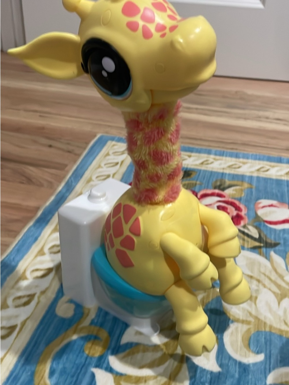 Gotta Go Giraffe - Yellow Plush Interactive Toy used - Picture 3 of 5
